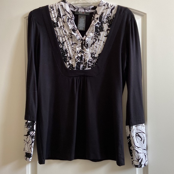 Beautiful black & white long sleeve top in size S - Picture 3 of 5